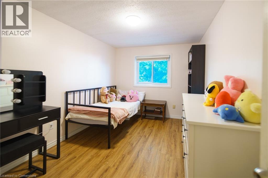 Photo 16 of 430 Bankside Crescent, Kitchener ON