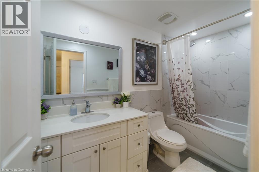 Photo 18 of 430 Bankside Crescent, Kitchener ON