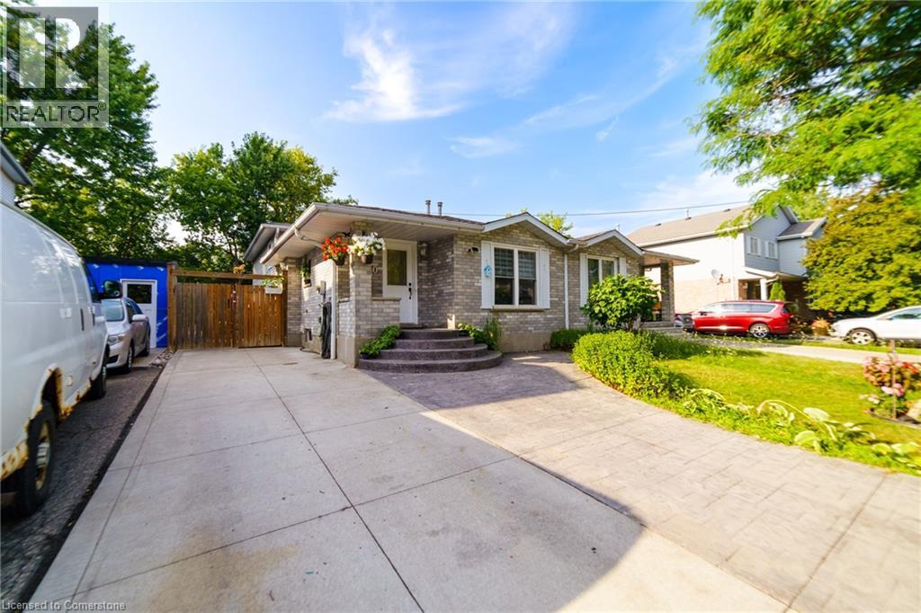 Photo 8 of 430 Bankside Crescent, Kitchener ON