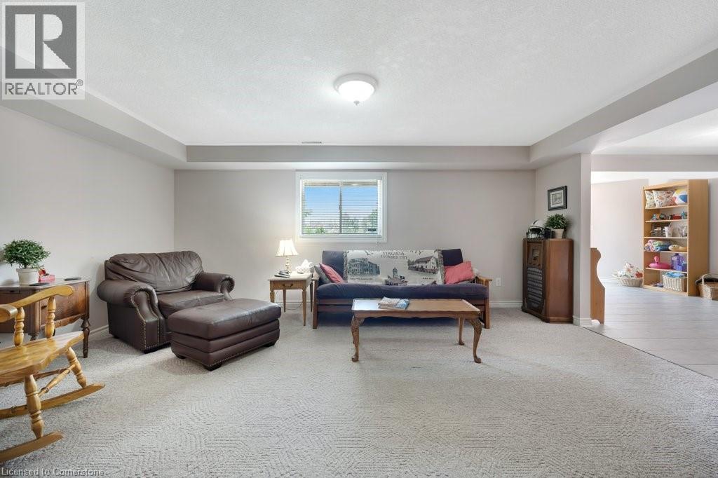 Photo 42 of 32 Kingfisher Crescent, Cambridge ON