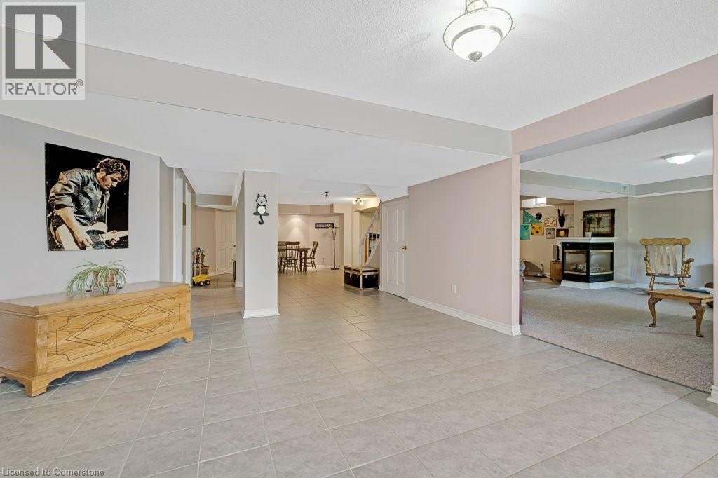 Photo 19 of 32 Kingfisher Crescent, Cambridge ON