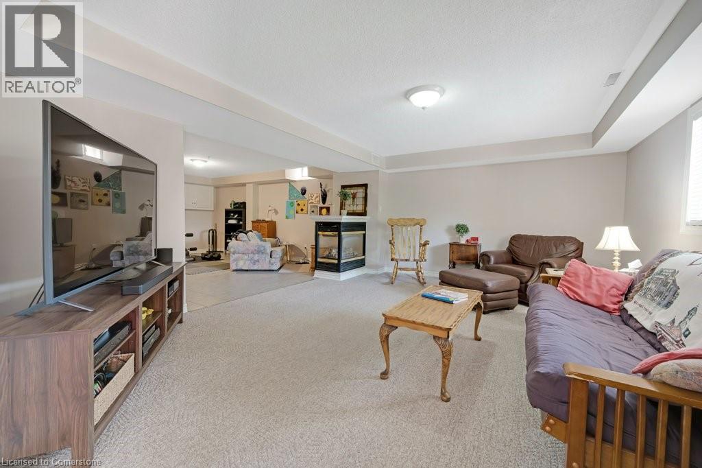 Photo 28 of 32 Kingfisher Crescent, Cambridge ON