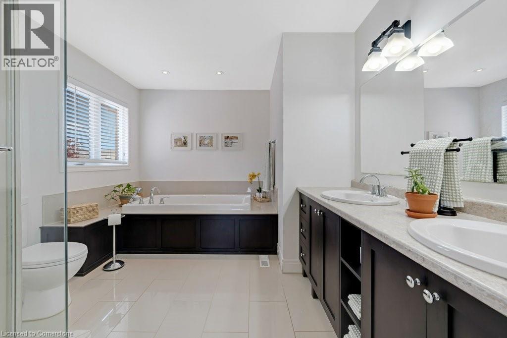 Photo 27 of 32 Kingfisher Crescent, Cambridge ON