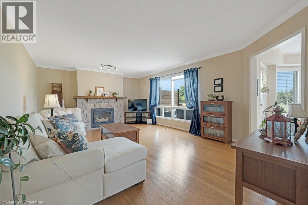 Photo 17 of 32 Kingfisher Crescent, Cambridge ON