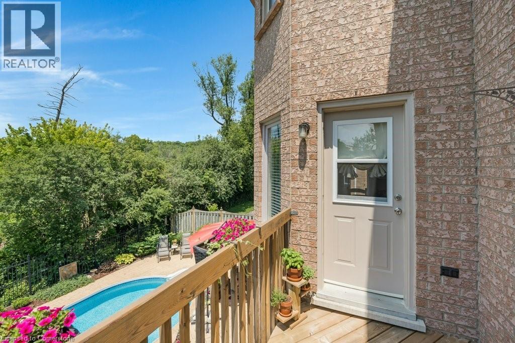 Photo 34 of 32 Kingfisher Crescent, Cambridge ON