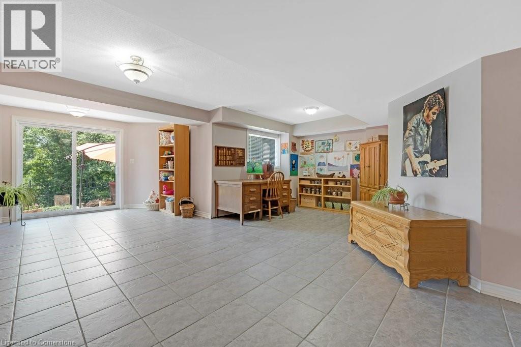 Photo 36 of 32 Kingfisher Crescent, Cambridge ON