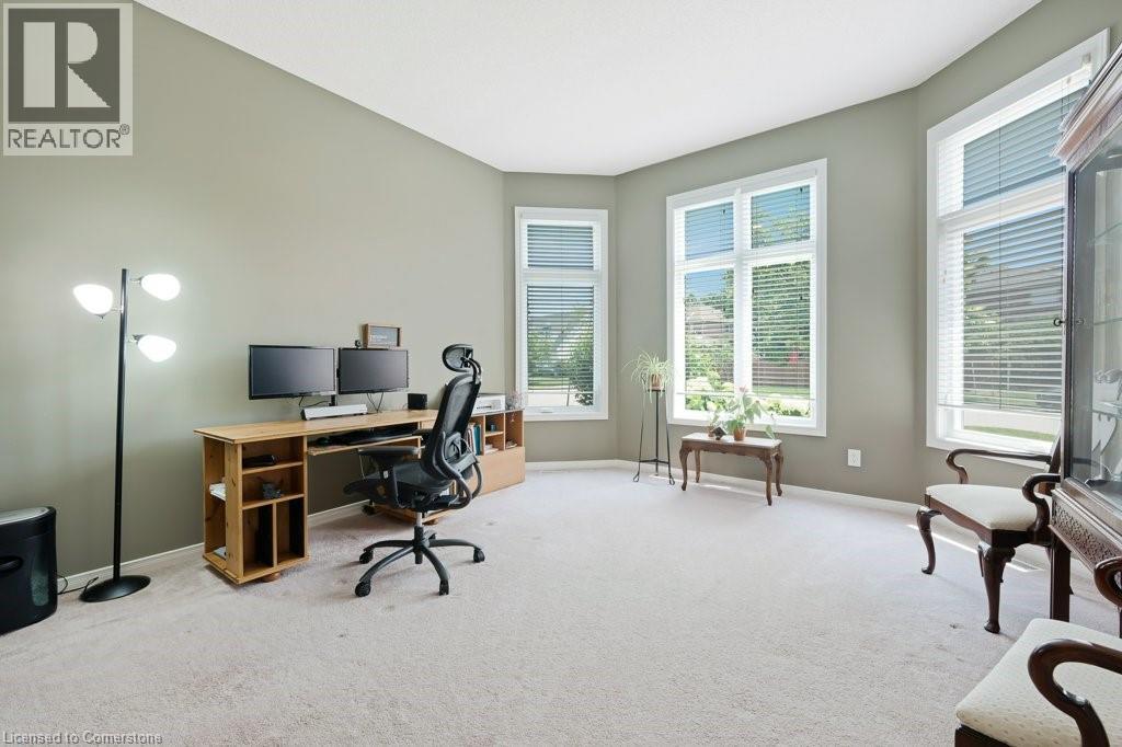 Photo 5 of 32 Kingfisher Crescent, Cambridge ON