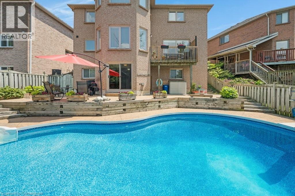 Photo 49 of 32 Kingfisher Crescent, Cambridge ON