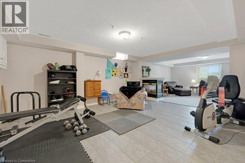 Photo 25 of 32 Kingfisher Crescent, Cambridge ON