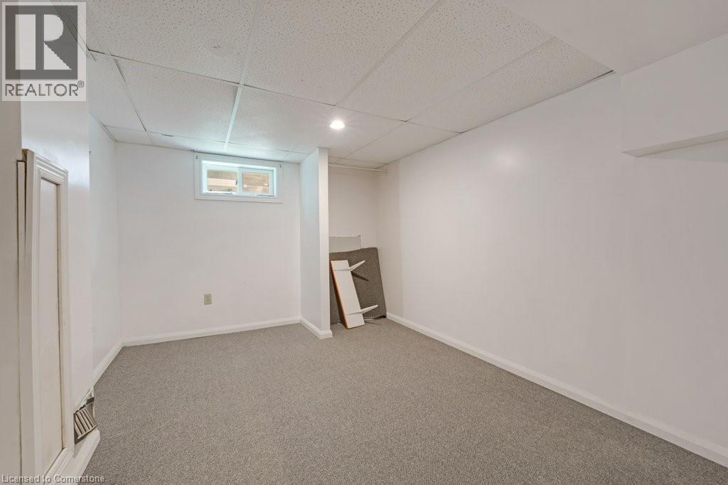 Photo 31 of 66 Brant Road S, Cambridge ON