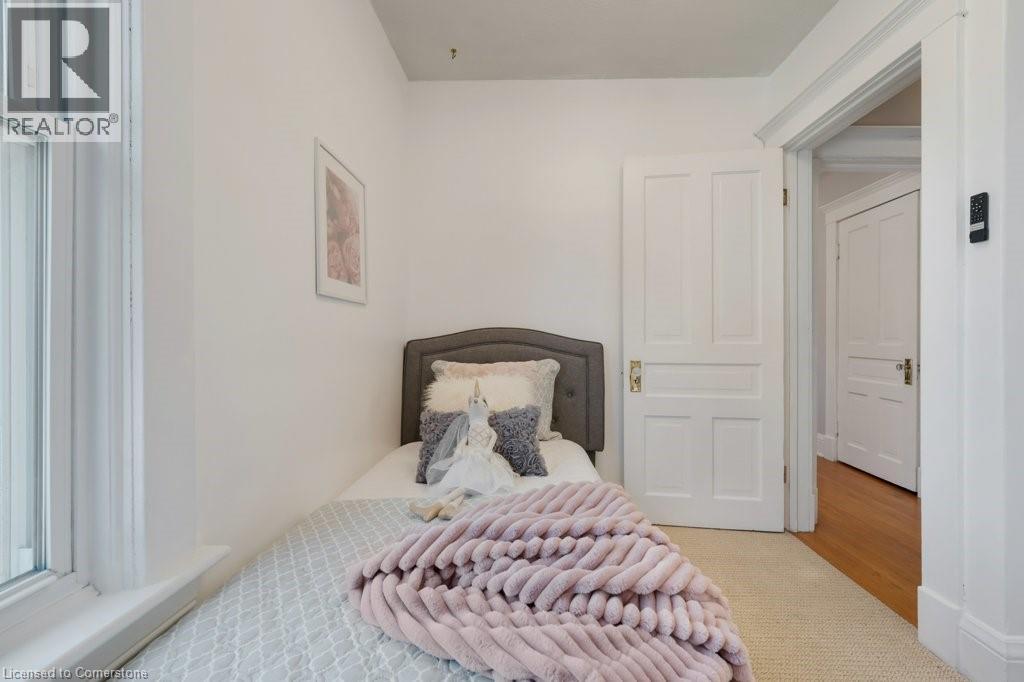 Photo 22 of 66 Brant Road S, Cambridge ON