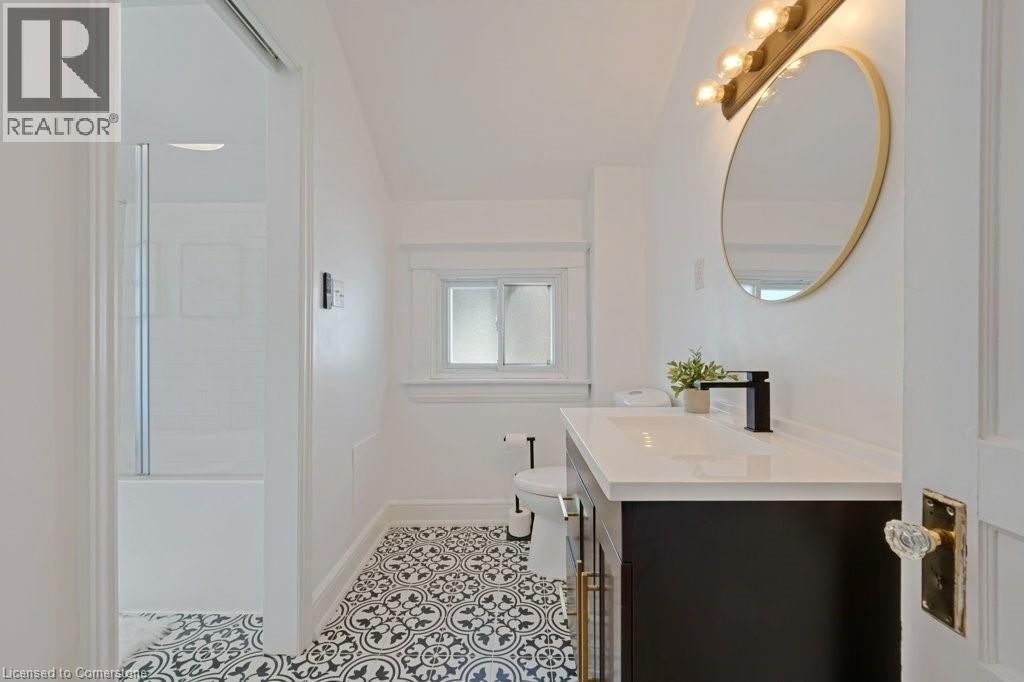 Photo 29 of 66 Brant Road S, Cambridge ON