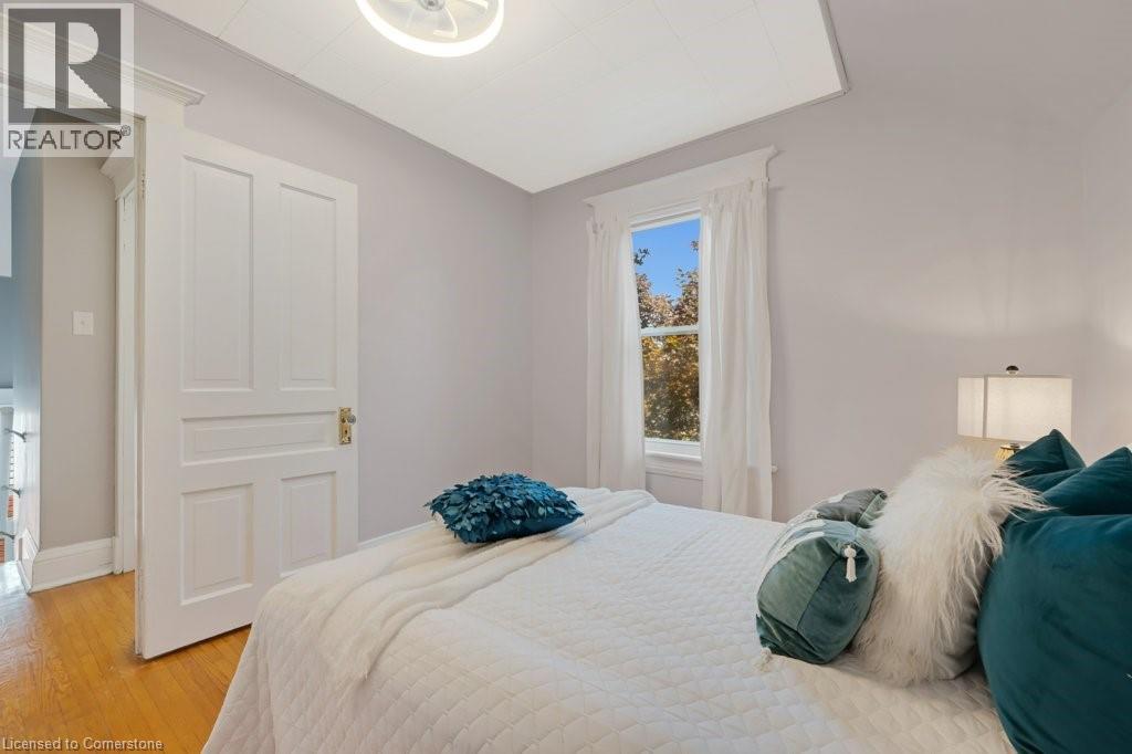 Photo 24 of 66 Brant Road S, Cambridge ON