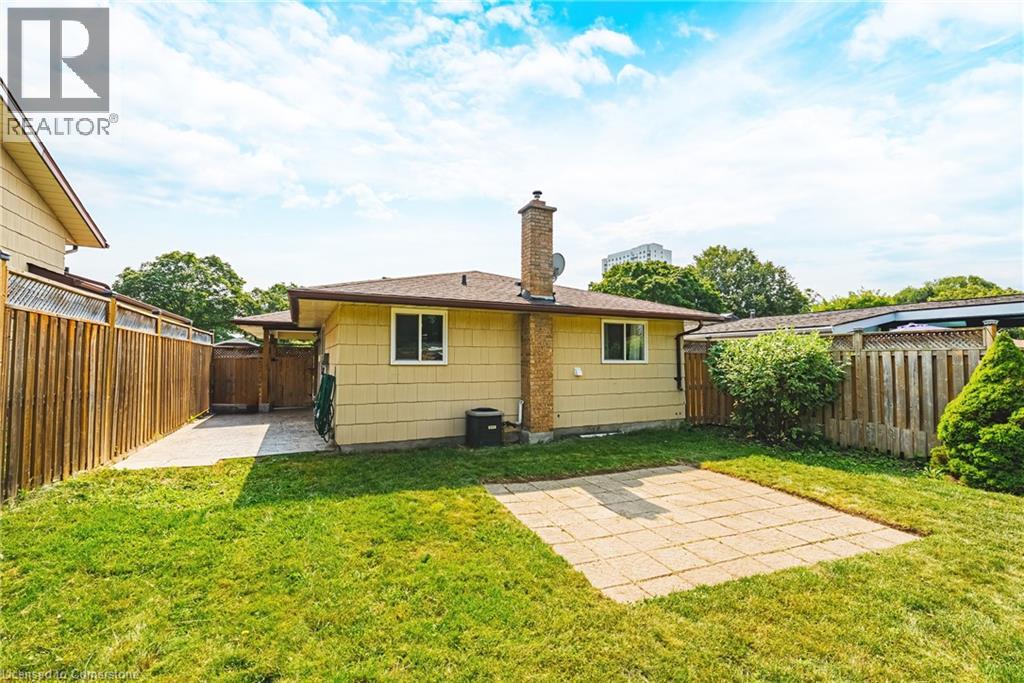Photo 21 of 137 Pepperwood Crescent, Kitchener ON