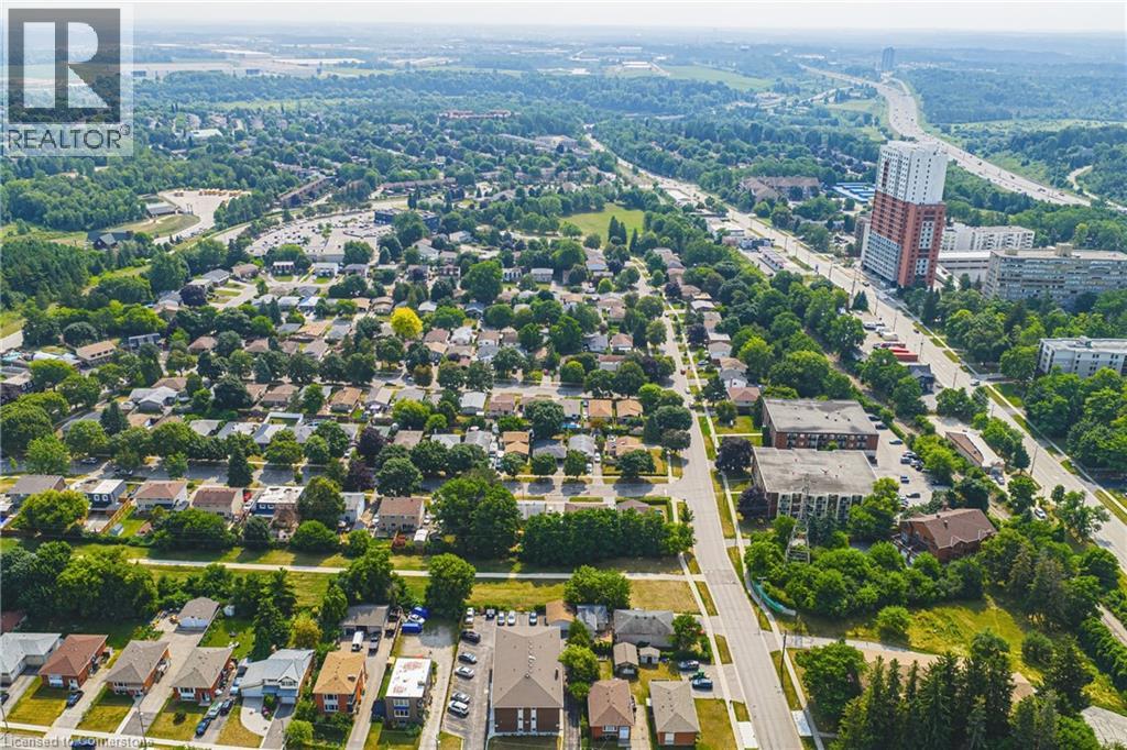 Photo 30 of 137 Pepperwood Crescent, Kitchener ON