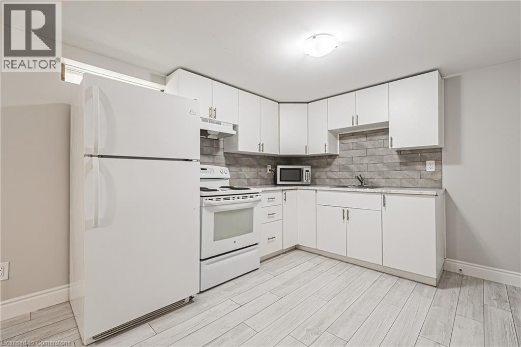 Photo 16 of 137 Pepperwood Crescent, Kitchener ON