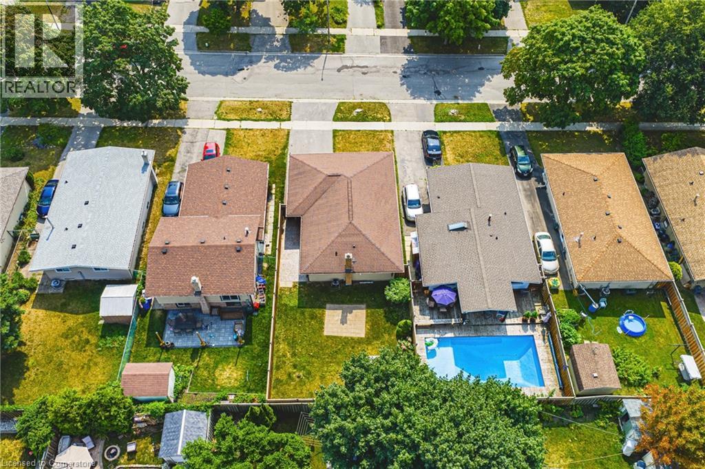 Photo 27 of 137 Pepperwood Crescent, Kitchener ON