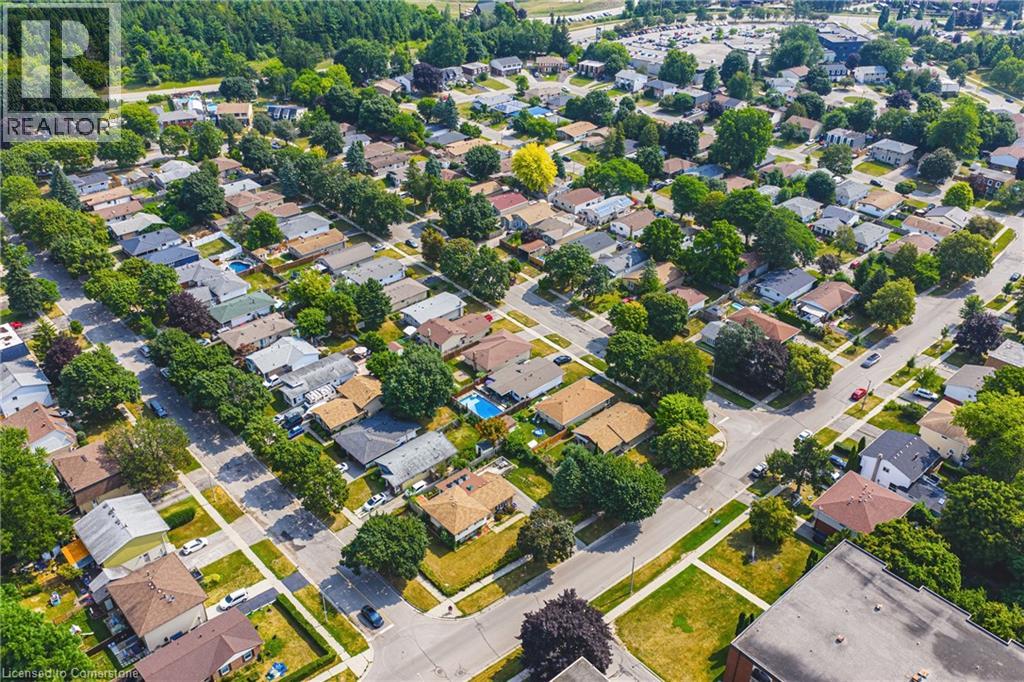 Photo 28 of 137 Pepperwood Crescent, Kitchener ON