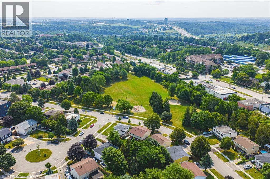 Photo 32 of 137 Pepperwood Crescent, Kitchener ON