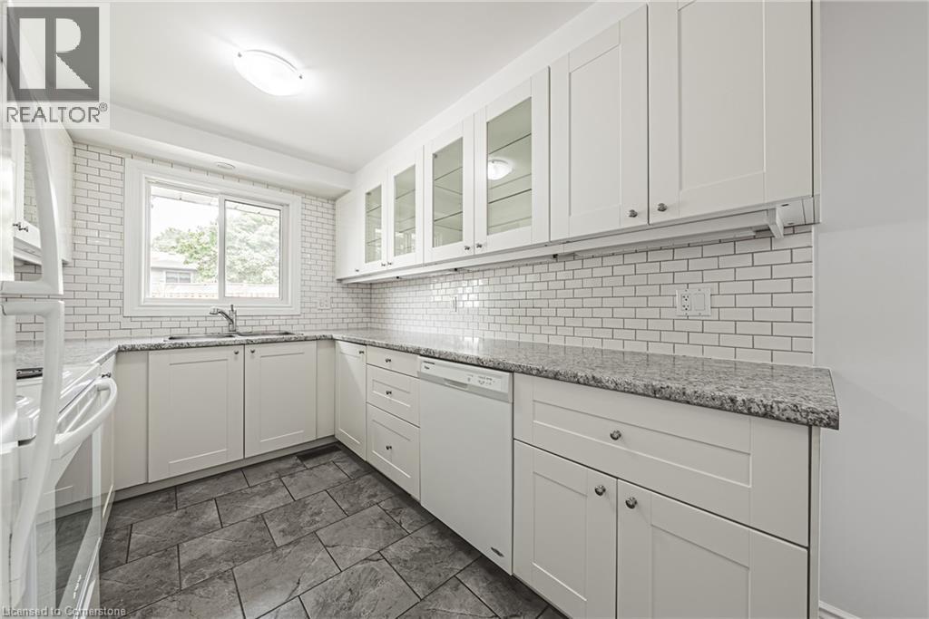 Photo 3 of 137 Pepperwood Crescent, Kitchener ON