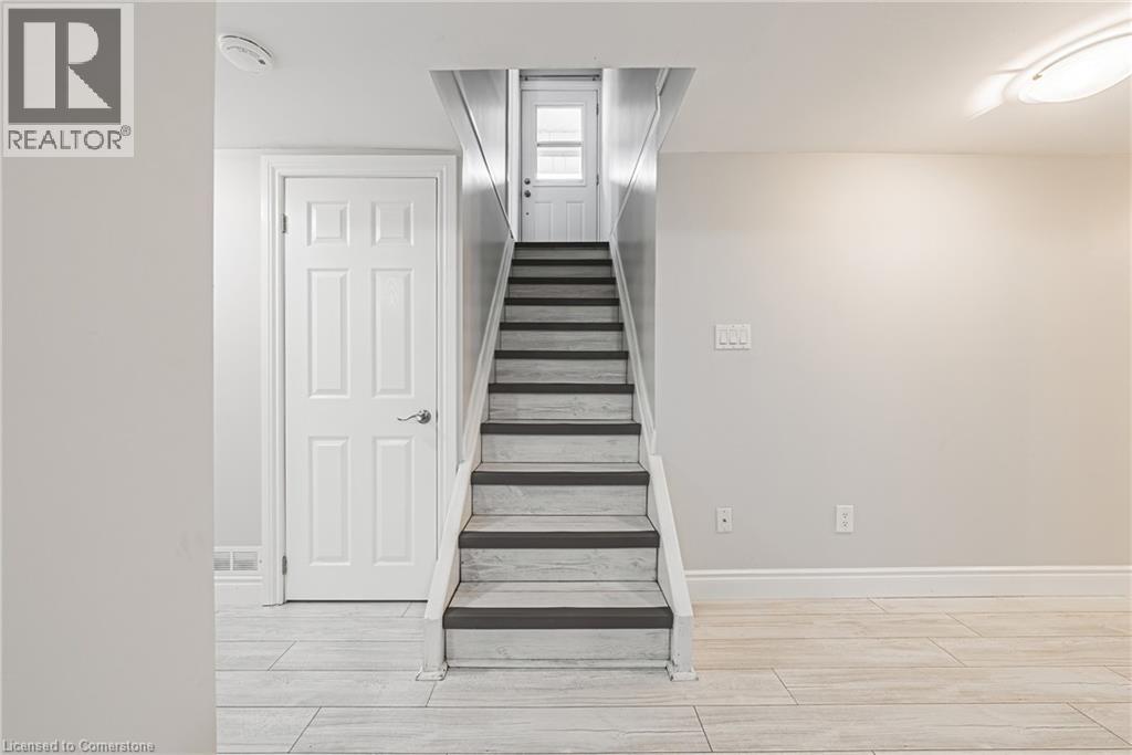 Photo 12 of 137 Pepperwood Crescent, Kitchener ON