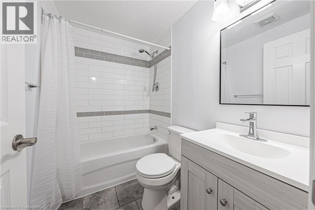 Photo 10 of 137 Pepperwood Crescent, Kitchener ON