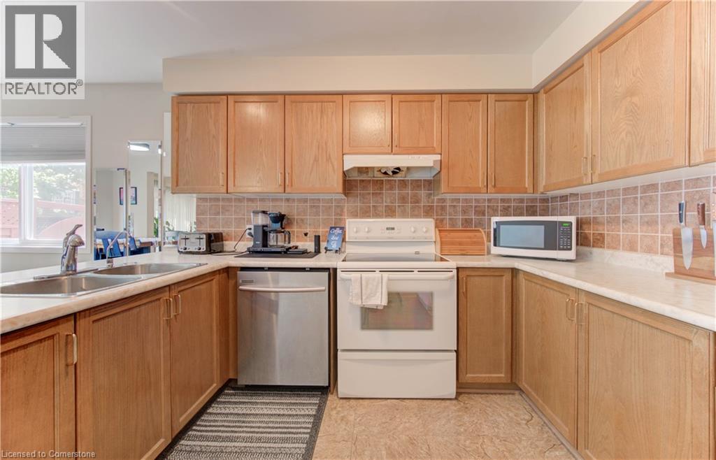 Photo 12 of 916 Veronica Court, Kitchener ON