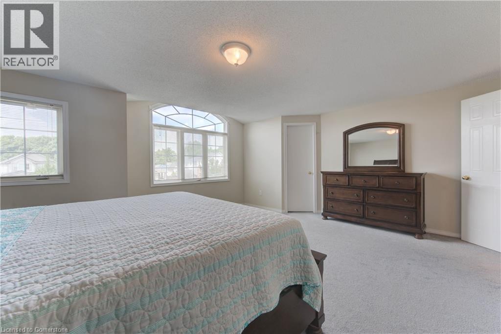 Photo 4 of 916 Veronica Court, Kitchener ON