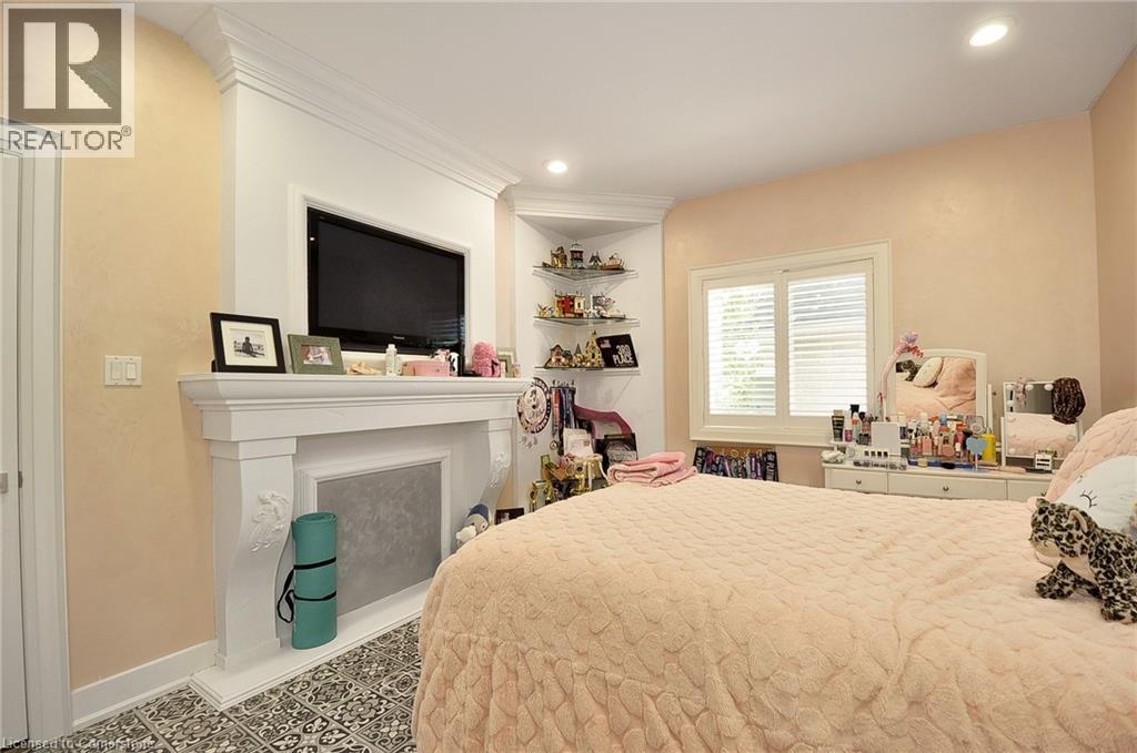 Photo 24 of 27 Woodmans Court, Kitchener ON