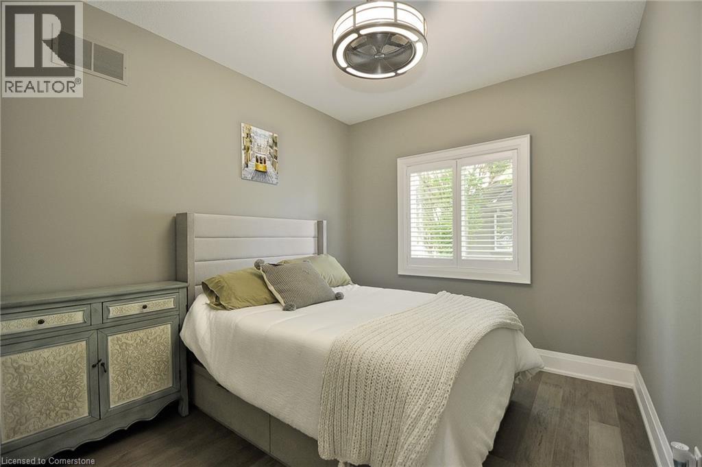 Photo 16 of 27 Woodmans Court, Kitchener ON