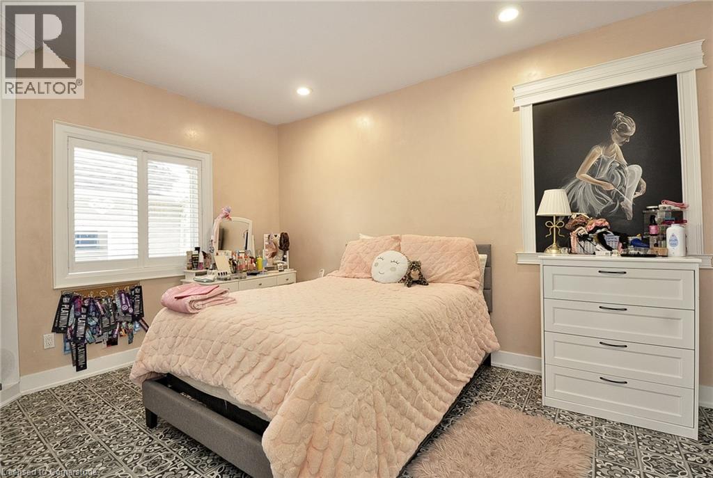 Photo 17 of 27 Woodmans Court, Kitchener ON