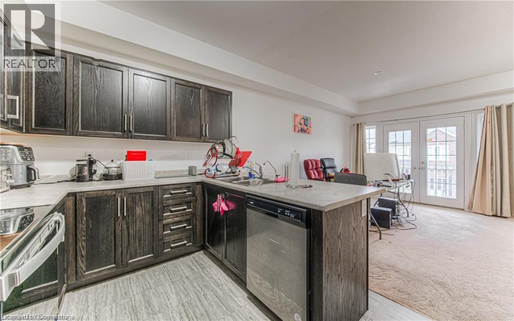 Photo 4 of 15 Dewberry Drive, Kitchener ON