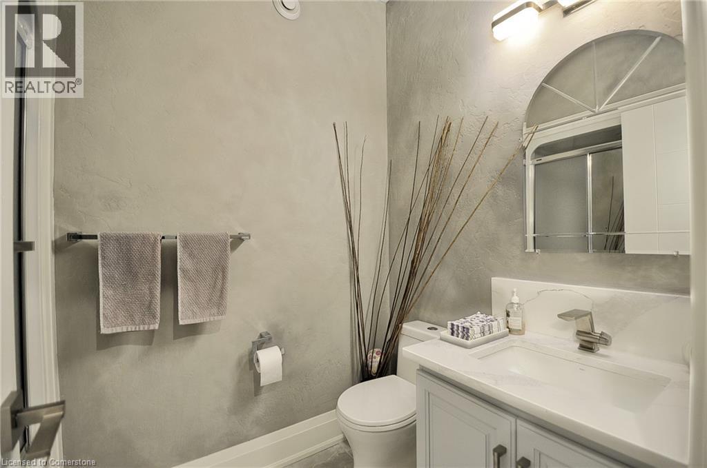 Photo 2 of 27 Woodmans Court, Kitchener ON