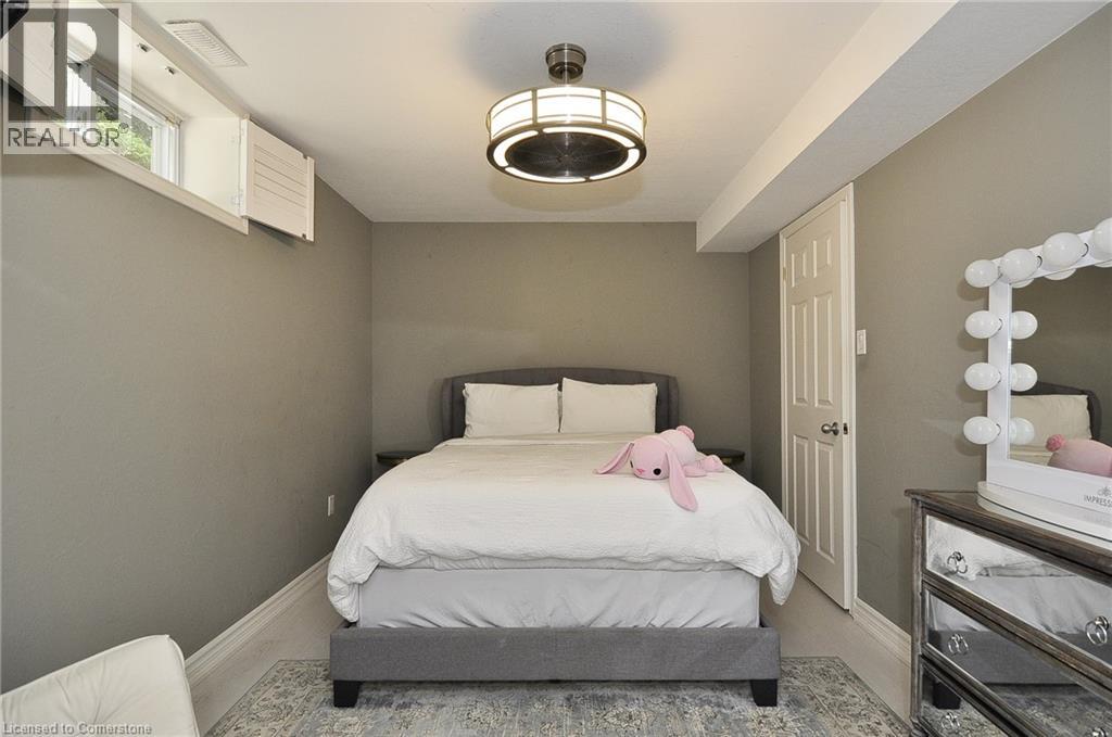 Photo 6 of 27 Woodmans Court, Kitchener ON