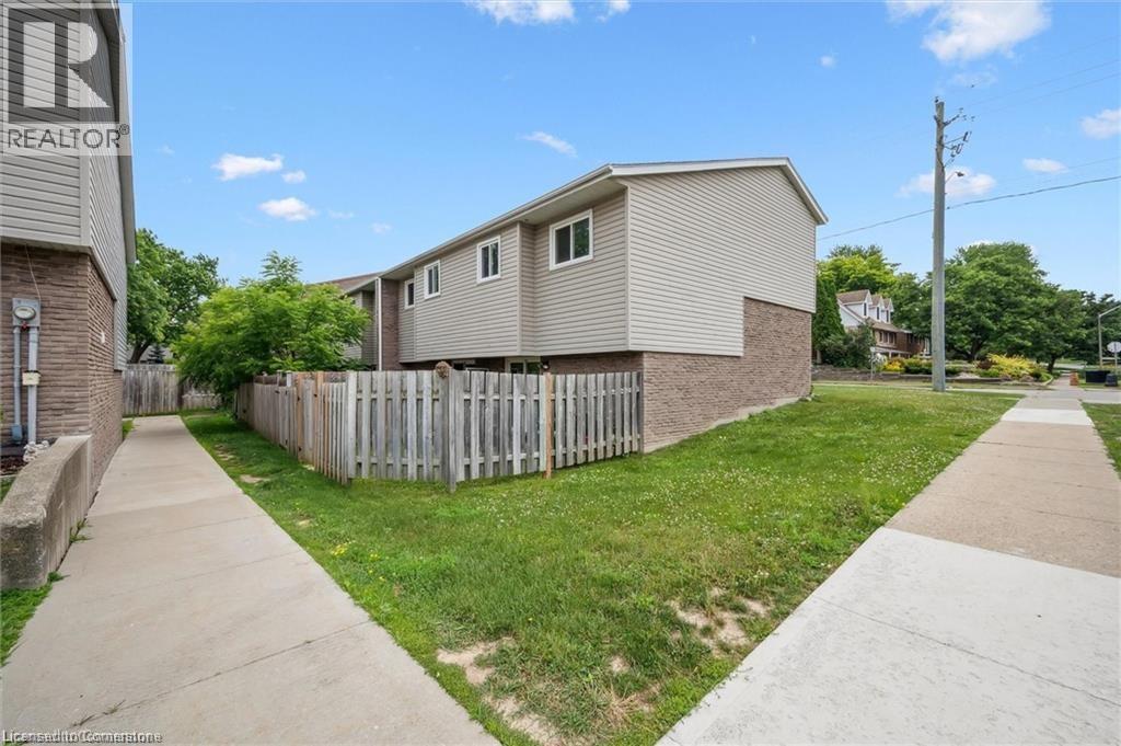 Photo 20 of 320 Bluevale Street N Unit A, Waterloo ON
