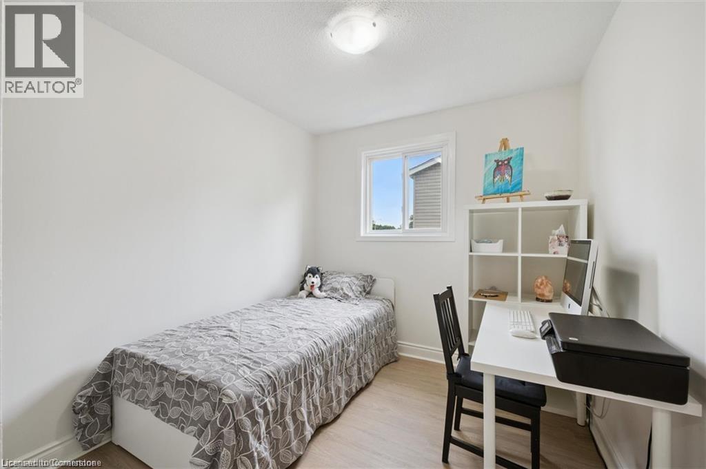 Photo 14 of 320 Bluevale Street N Unit A, Waterloo ON