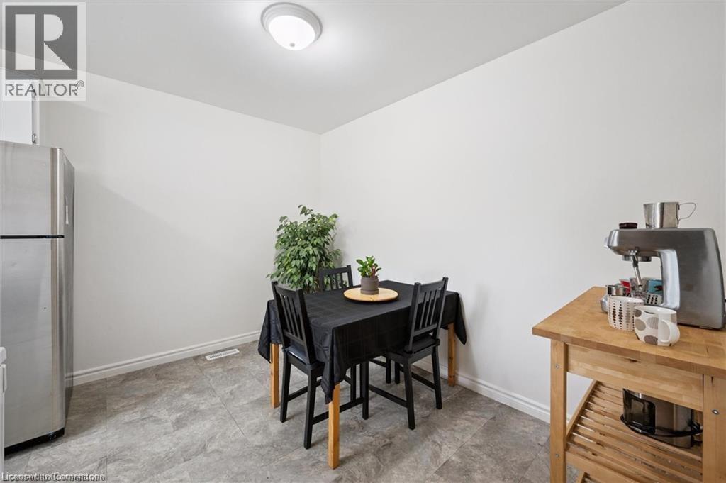 Photo 6 of 320 Bluevale Street N Unit A, Waterloo ON
