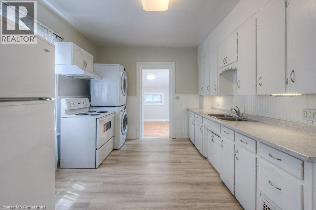 Photo 30 of 12 Duke Street, Brantford ON