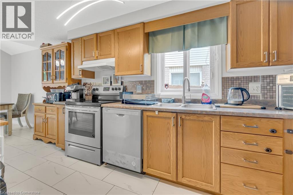 Photo 24 of 174 Wilderness Drive, Kitchener ON