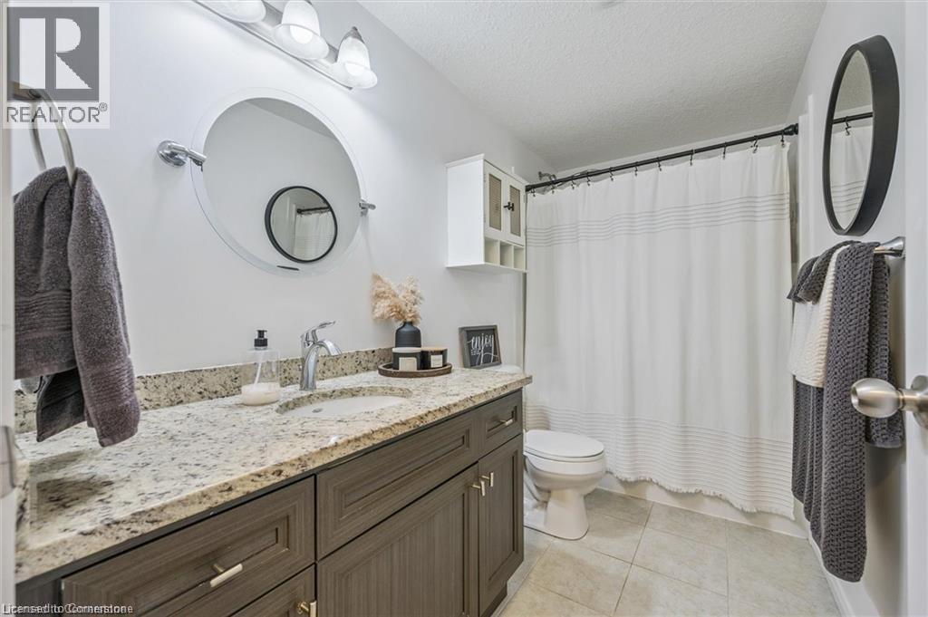 Photo 4 of 20 Sienna Street Unit D, Kitchener ON