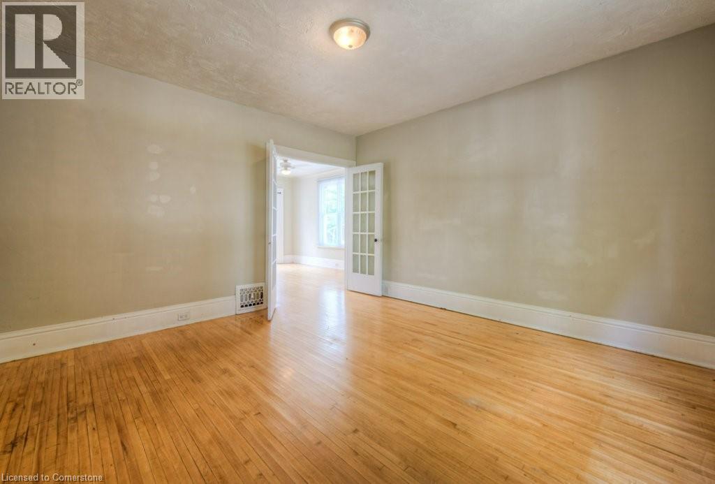 Photo 30 of 12 Duke Street, Brantford ON