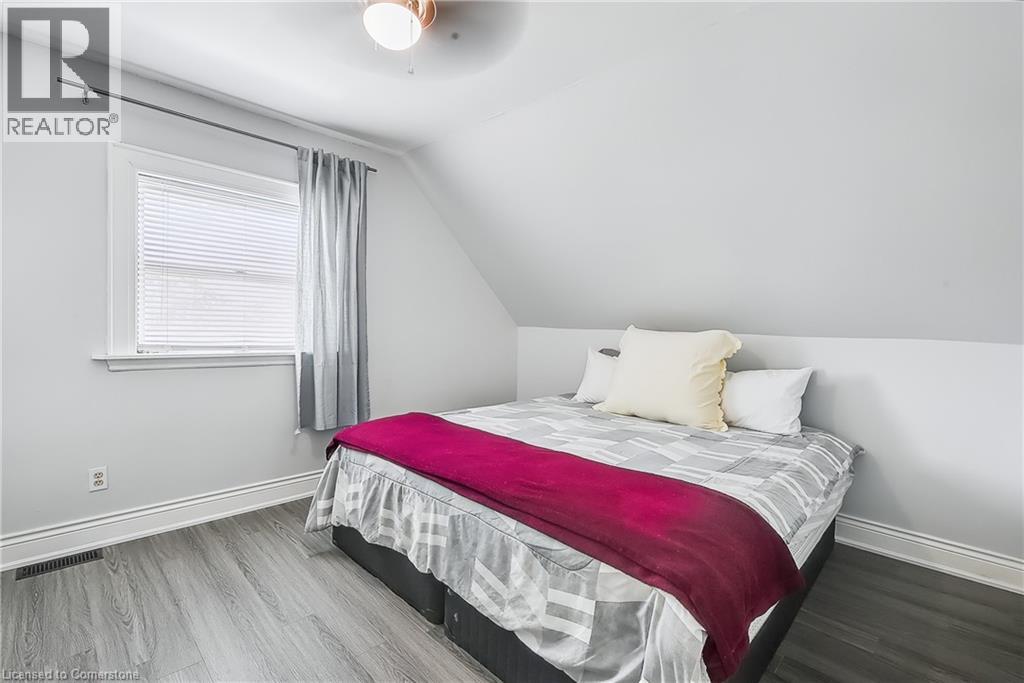 Photo 19 of 704 Roxborough Avenue, Hamilton ON