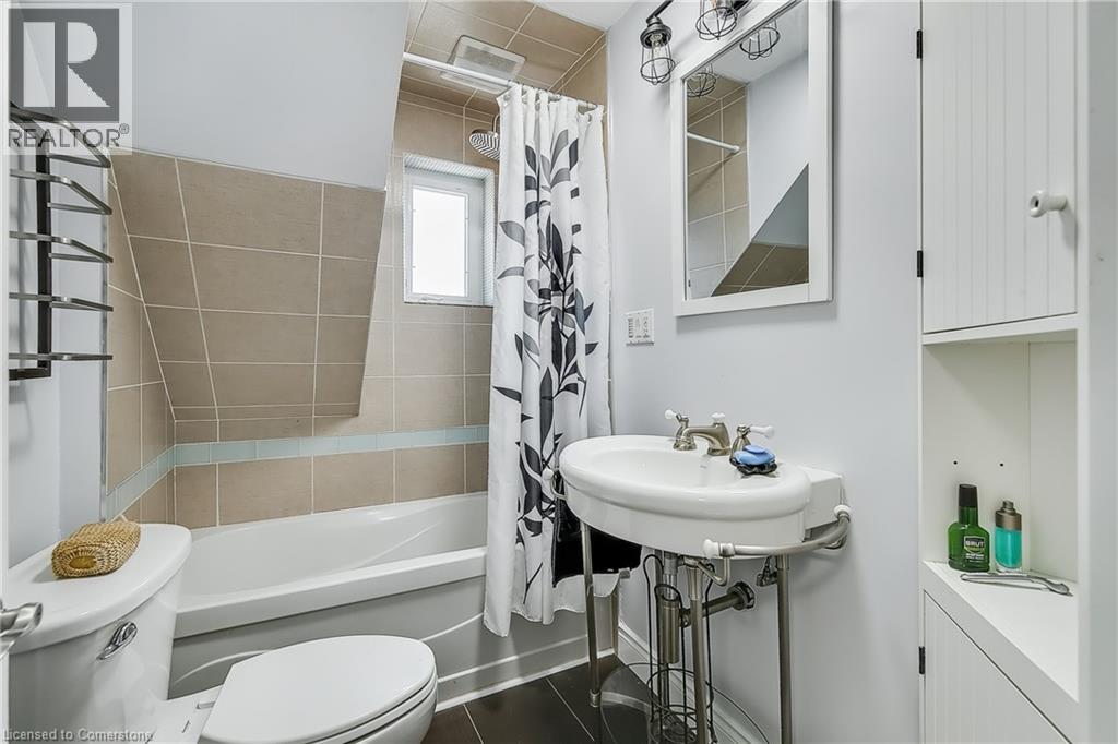 Photo 24 of 704 Roxborough Avenue, Hamilton ON