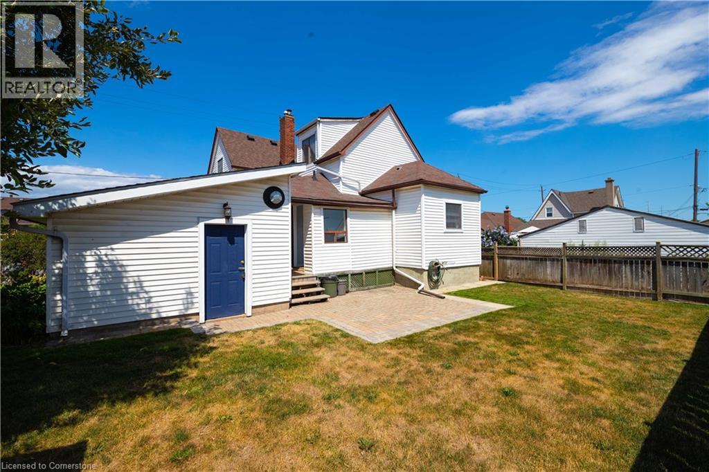 Photo 5 of 704 Roxborough Avenue, Hamilton ON