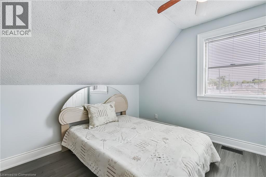 Photo 8 of 704 Roxborough Avenue, Hamilton ON