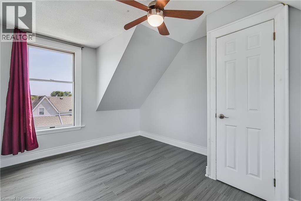 Photo 9 of 704 Roxborough Avenue, Hamilton ON