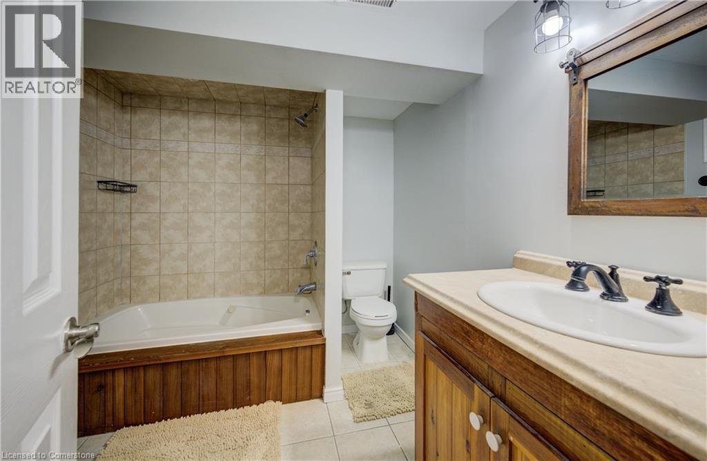 Photo 11 of 88 Glen Lake Crescent Unit B, Kitchener ON