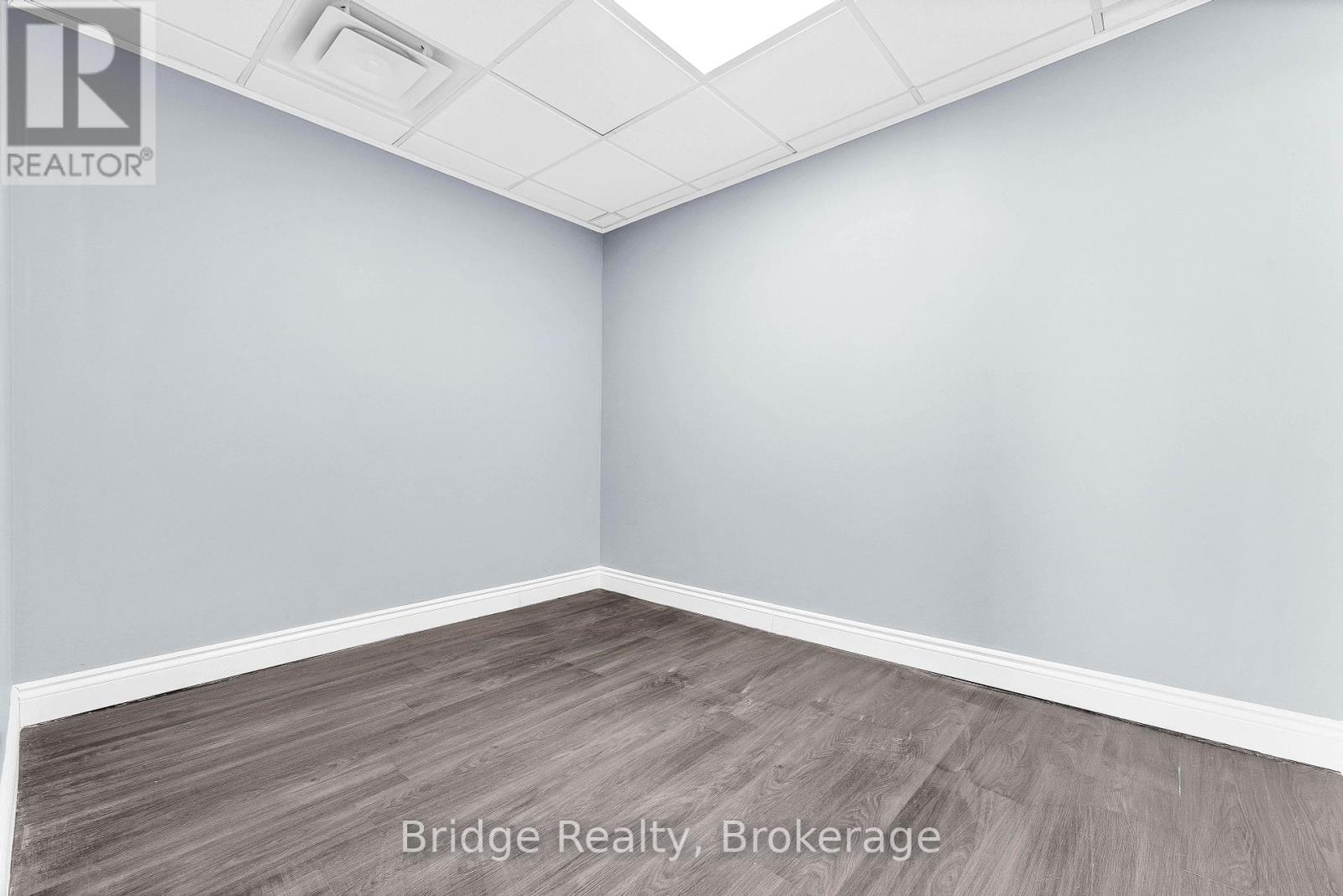 Photo 35 of 290 Dundas Street, Woodstock ON