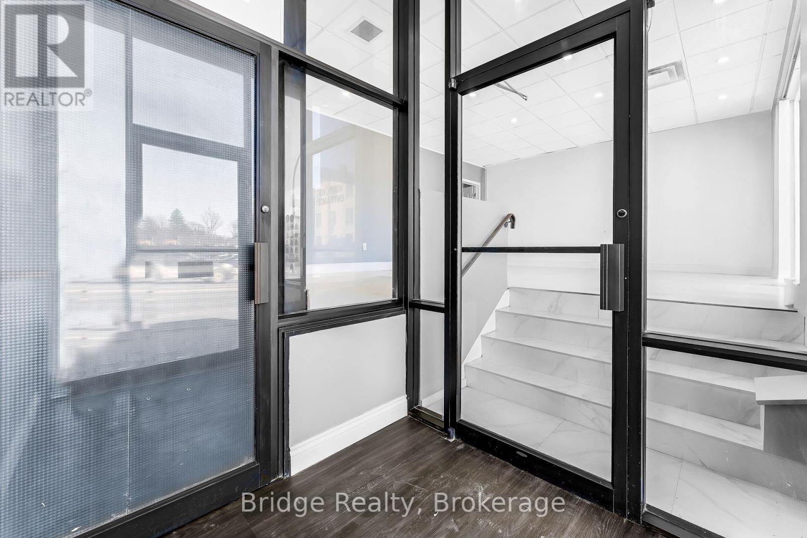 Photo 14 of 290 Dundas Street, Woodstock ON