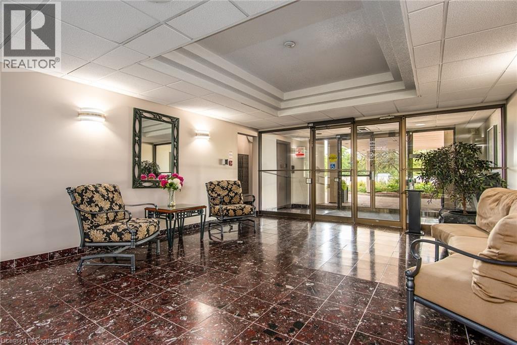 Photo 4 of 260 Sheldon Avenue N Unit 807, Kitchener ON